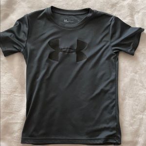 2 Under armour shirts and short set